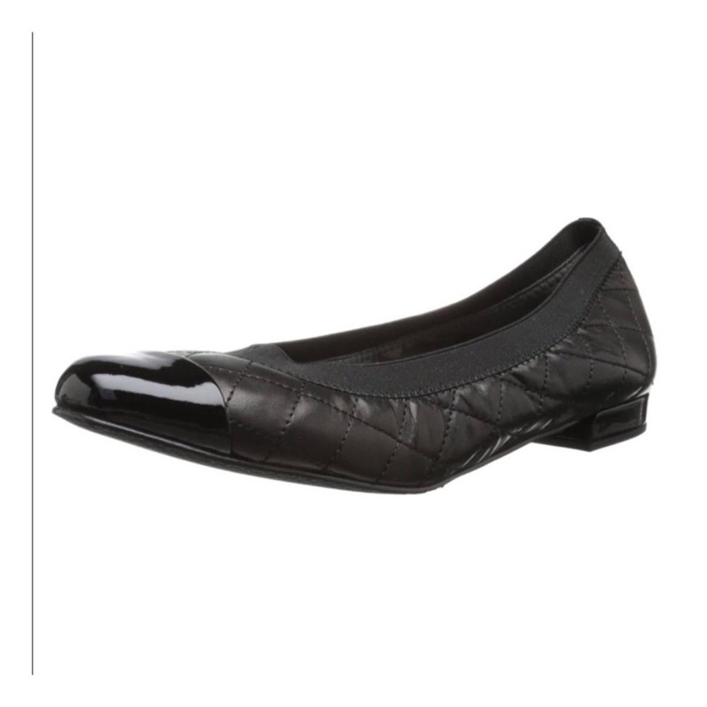 Stuart Weitzman Quilted Napa leather cap toe balette flats sz 7,5 $325